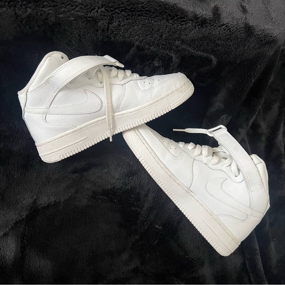 Nike Air Force 1 Mid LE